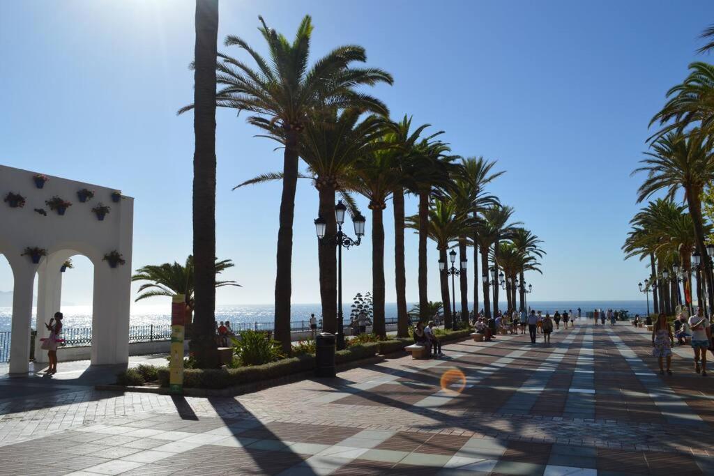 Beach Villa ,Nerja, Seaview, Pool, 3 Bedrooms, Huge Terrace And Garden ภายนอก รูปภาพ