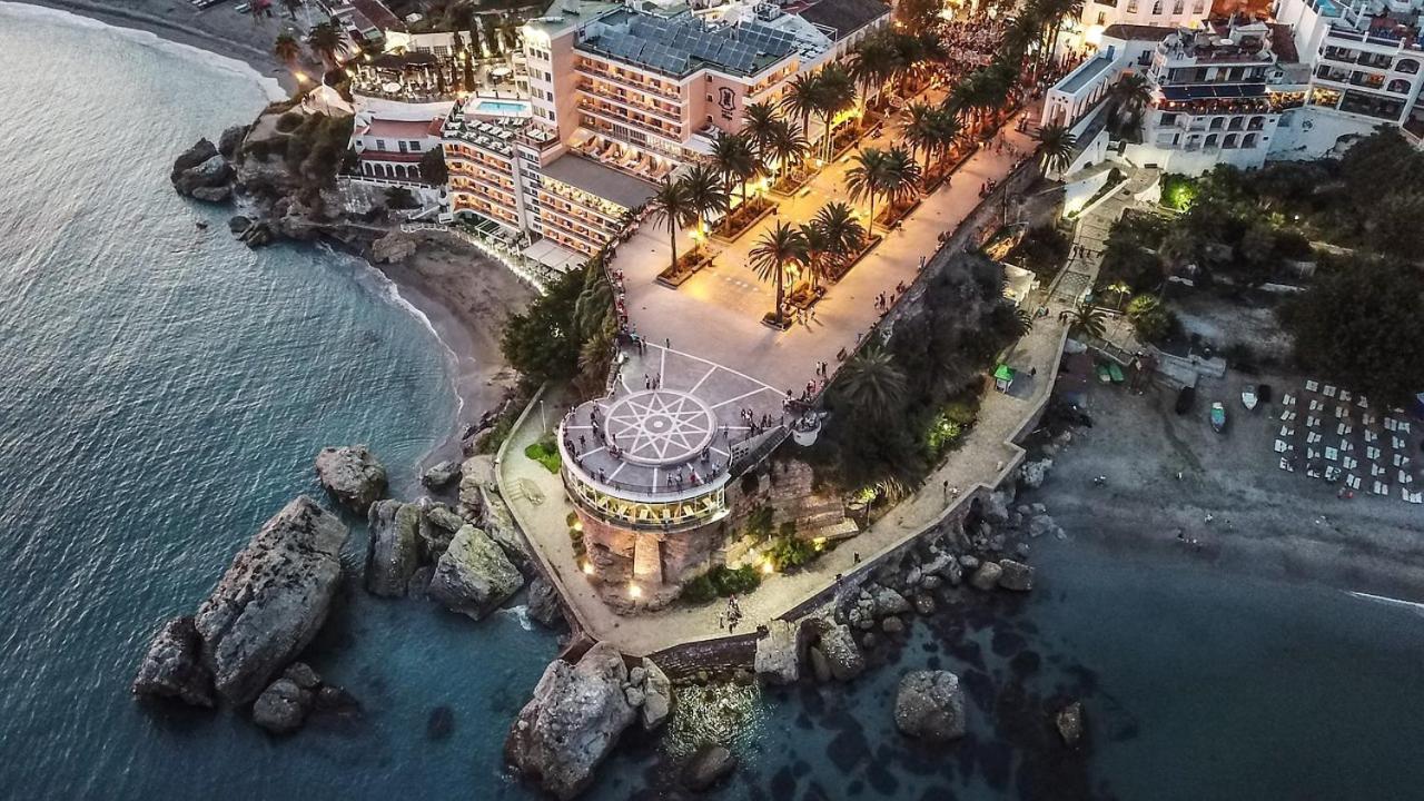 Beach Villa ,Nerja, Seaview, Pool, 3 Bedrooms, Huge Terrace And Garden ภายนอก รูปภาพ